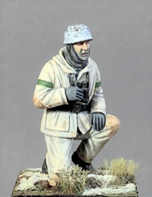 S2KW118 - Fallschirmjager officer in winter clothing